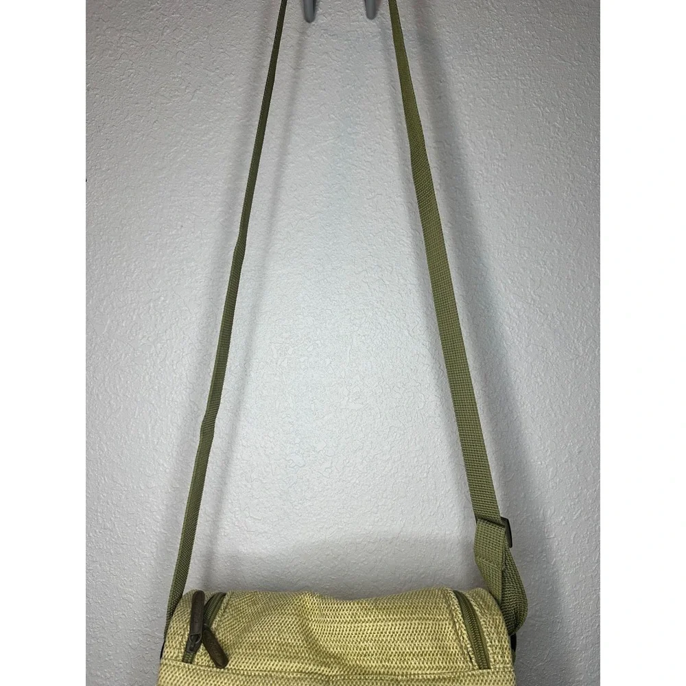Picnic at‎ Ascot Woven Crossbody Bag with Wooden Cutting Board